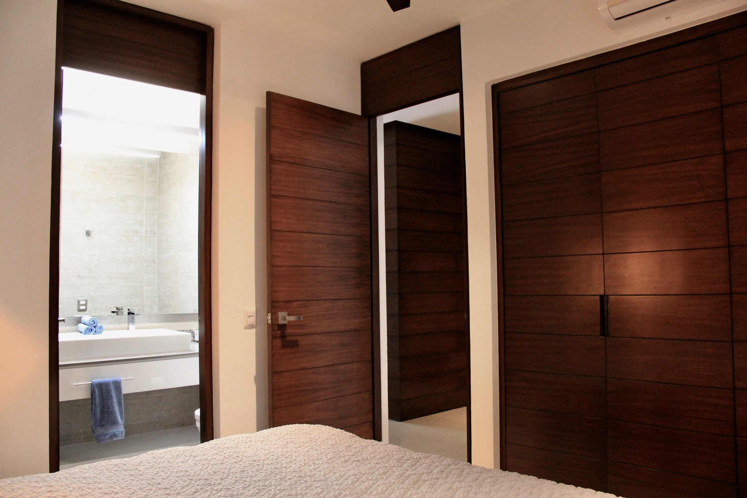 MasterBedroom02